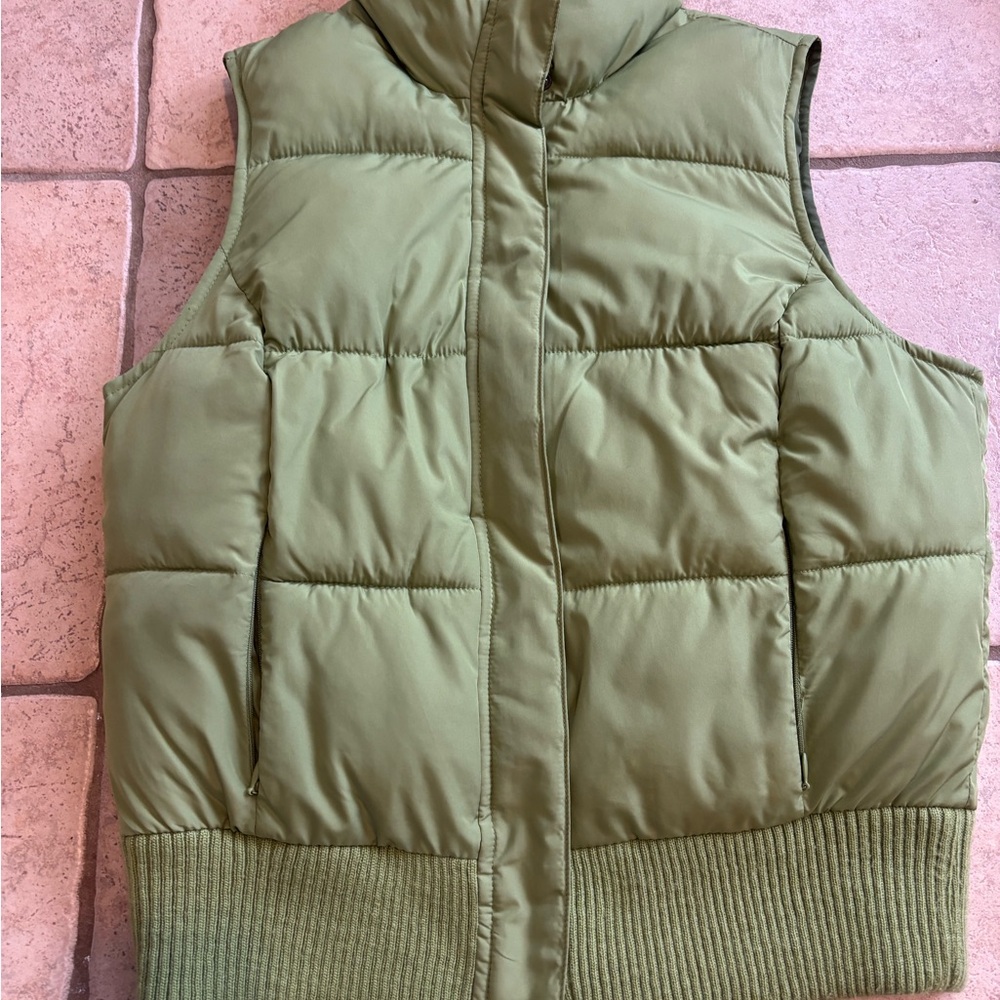 Merona Women’s Medium Quilted Green Puffer  Vest